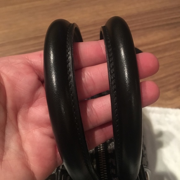 SOLD ‼️. 💯 % Authentic Dior MINI Boston bag - Picture 5 of 8